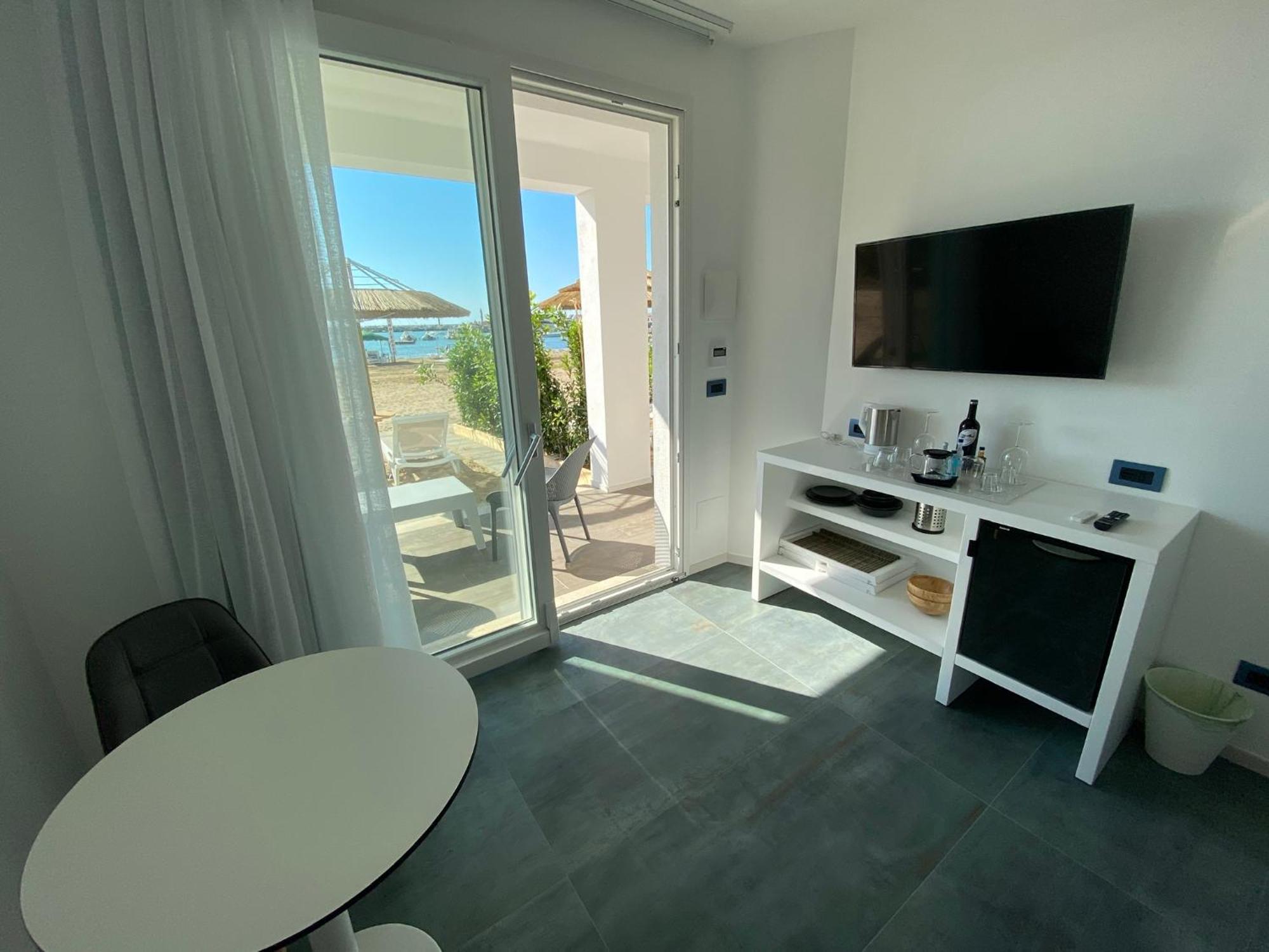 Marina Bay Beach Hotel Peschici Exteriör bild