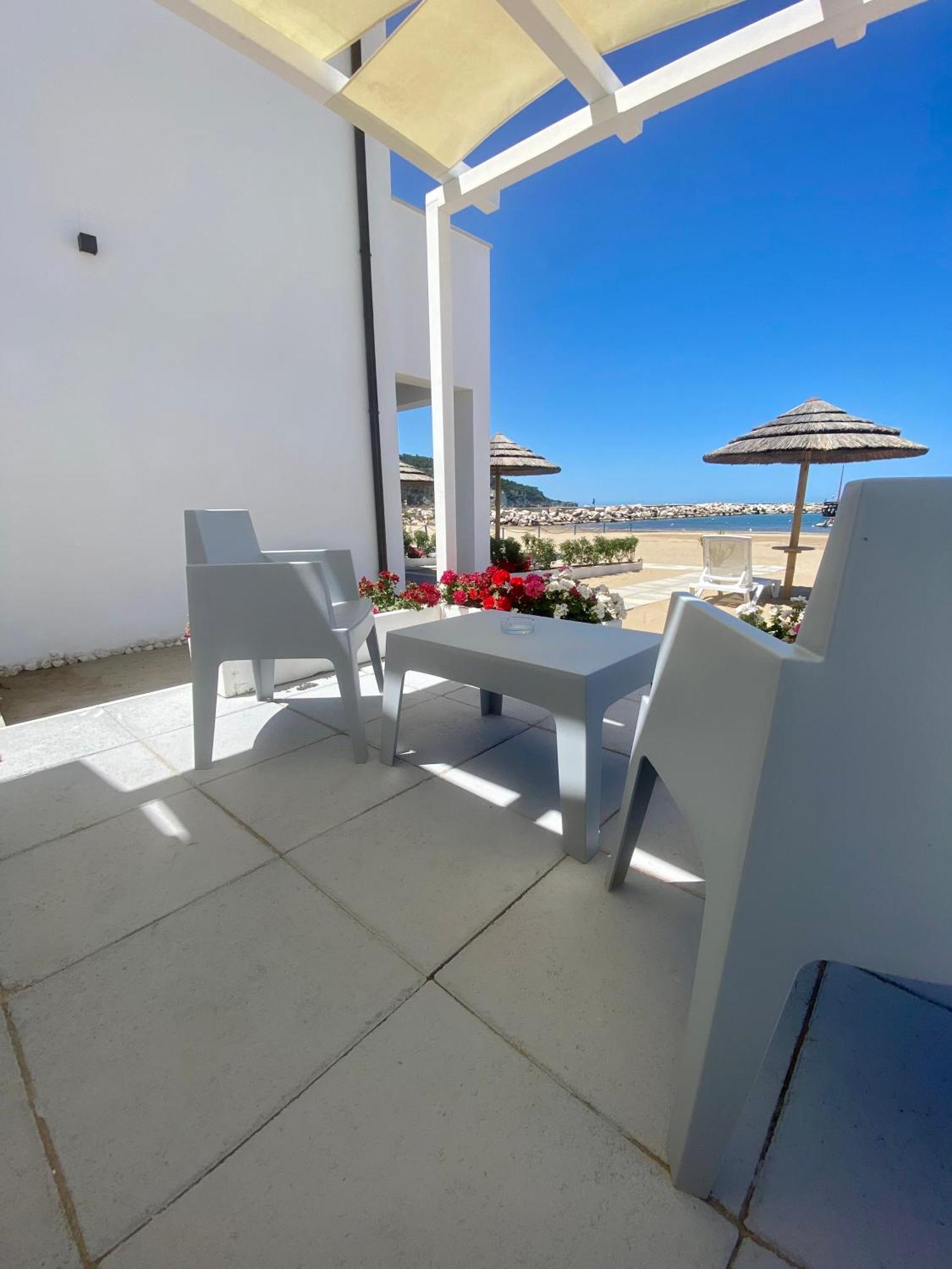 Marina Bay Beach Hotel Peschici Exteriör bild