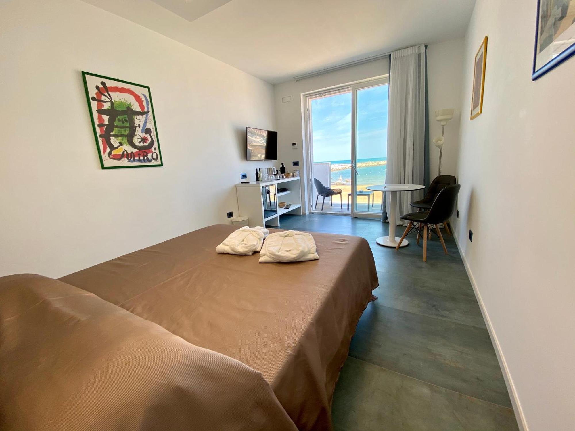 Marina Bay Beach Hotel Peschici Exteriör bild